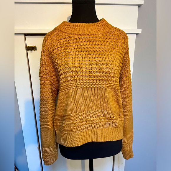 Knit crop sweater Size M Universal Thread - Picture 1 of 6